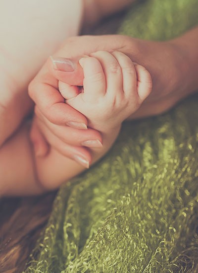 Prva pomoć bebi koja se gu&scaron;i